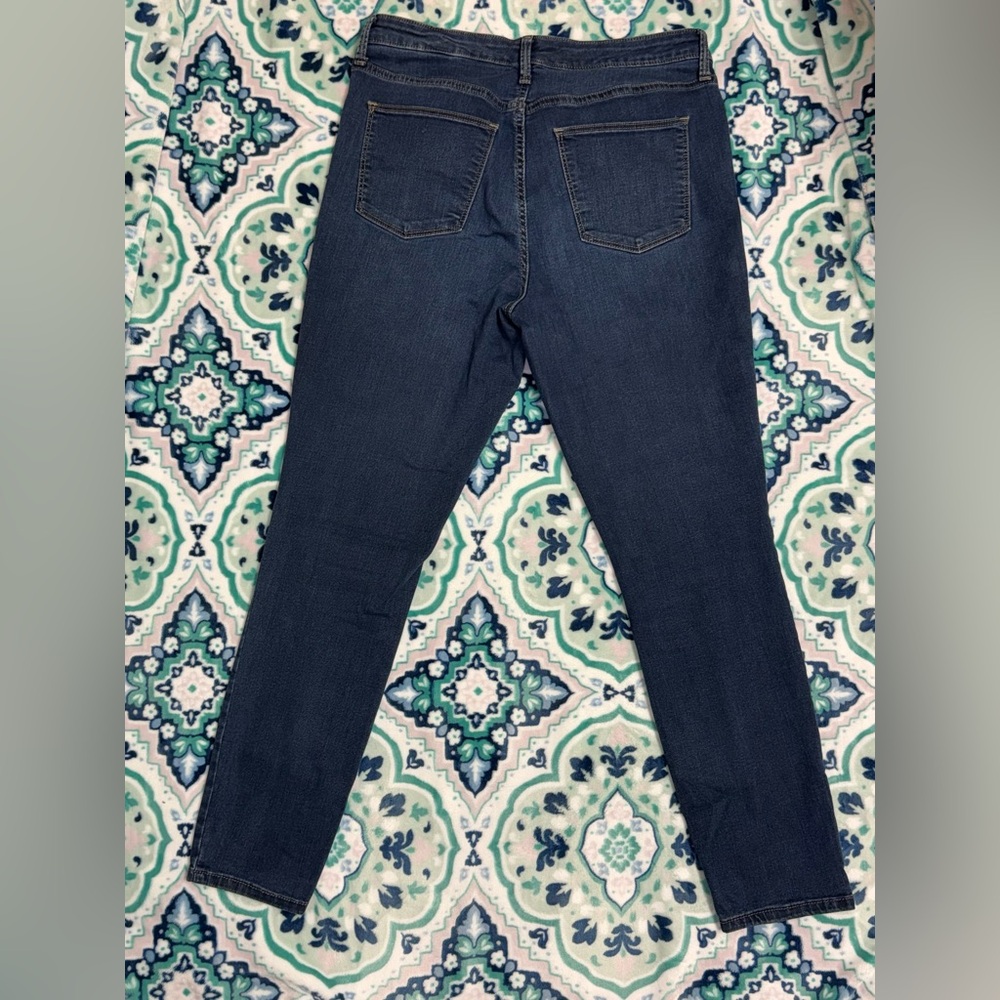 Universal Thread - Woman’s Mid Rise Skinny Jeans - Picture 3 of 5